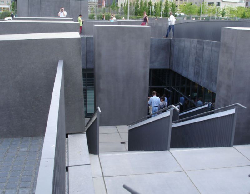 Holocaust Memorial: Architect Peter Eisenman, Berlin 2005